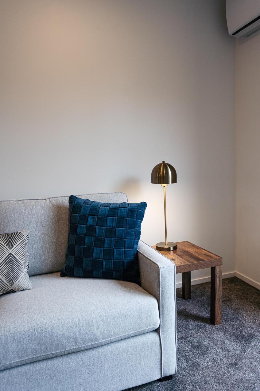 Modern 2 Bedroom Townhouse In Cbd With Parking! Sleeps 5 基督城 外观 照片