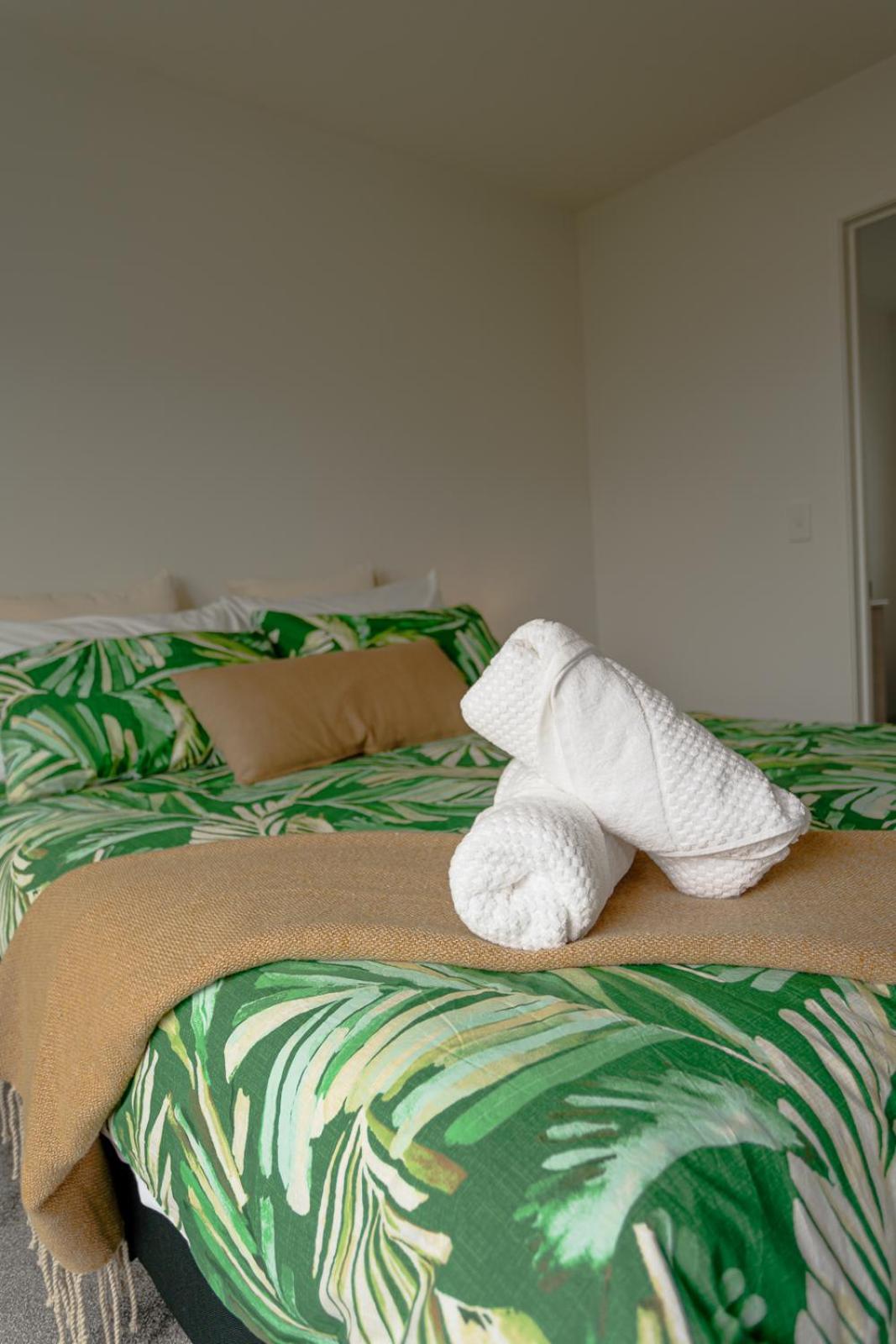 Modern 2 Bedroom Townhouse In Cbd With Parking! Sleeps 5 基督城 外观 照片