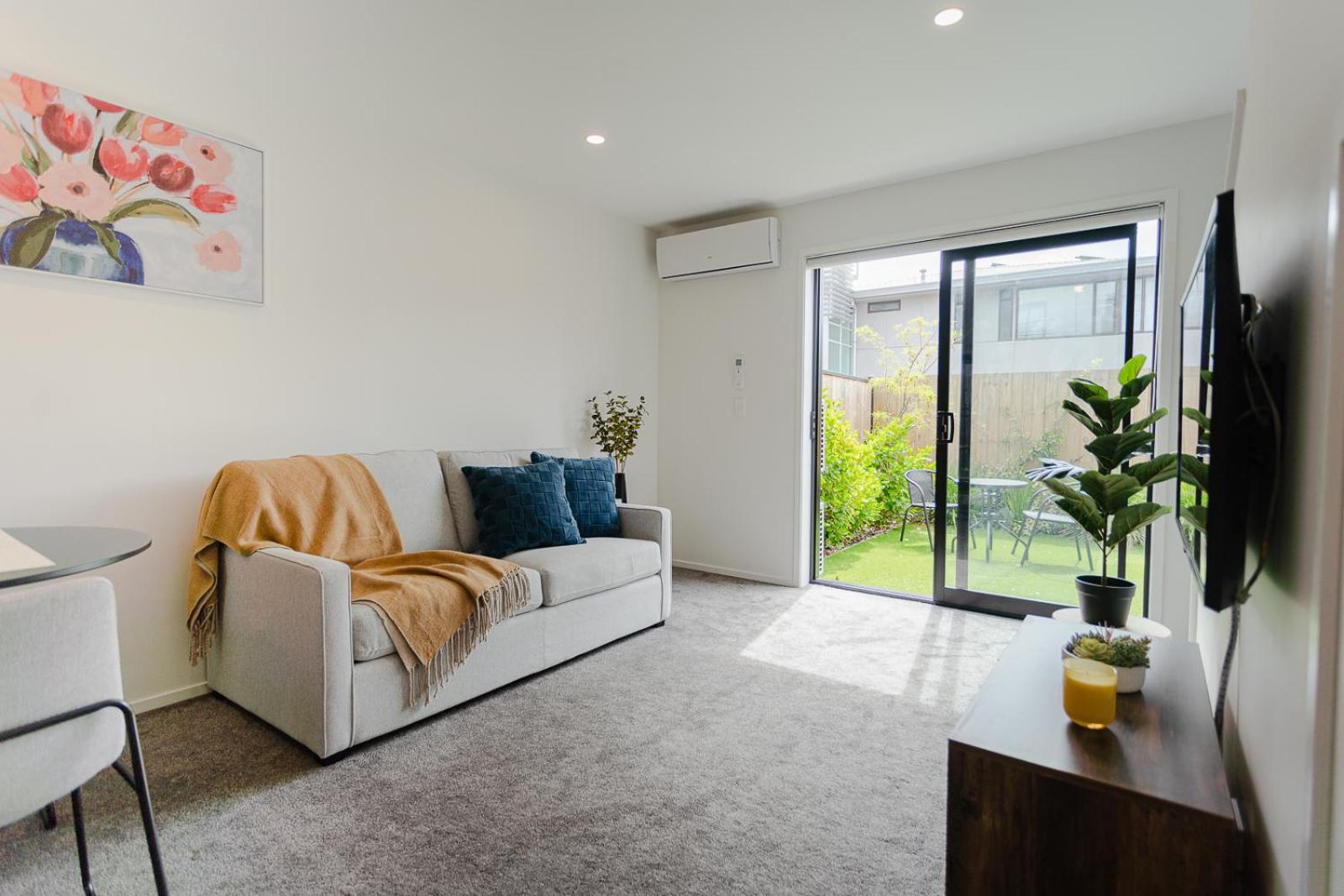 Modern 2 Bedroom Townhouse In Cbd With Parking! Sleeps 5 基督城 外观 照片