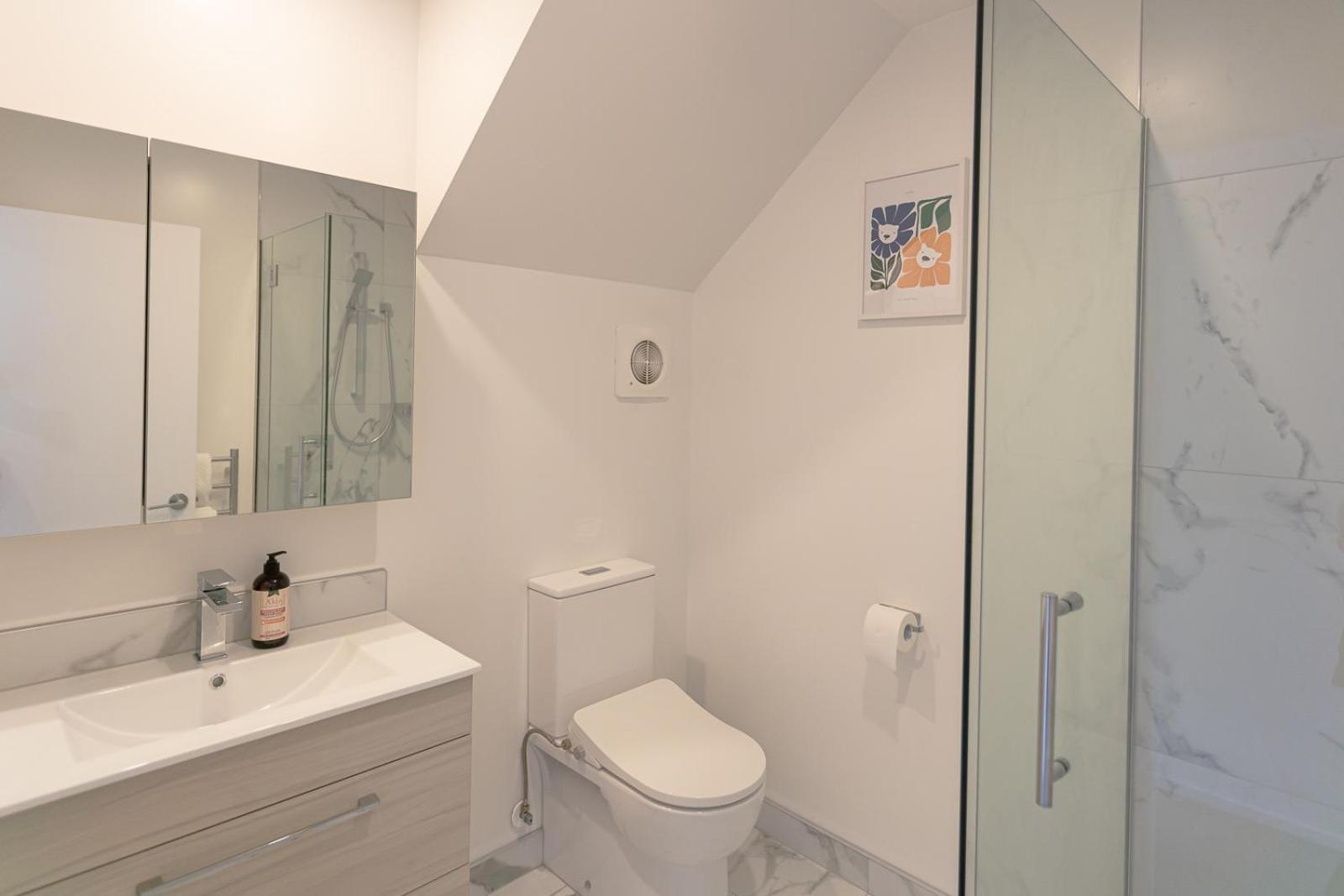 Modern 2 Bedroom Townhouse In Cbd With Parking! Sleeps 5 基督城 外观 照片