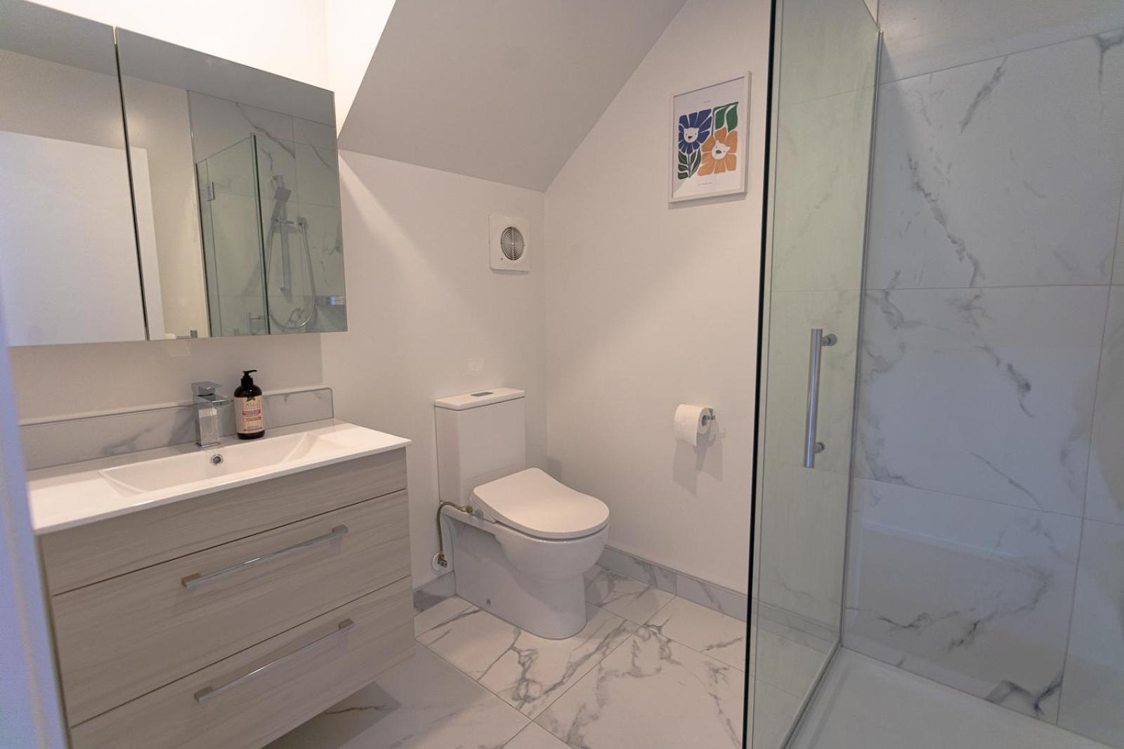 Modern 2 Bedroom Townhouse In Cbd With Parking! Sleeps 5 基督城 外观 照片